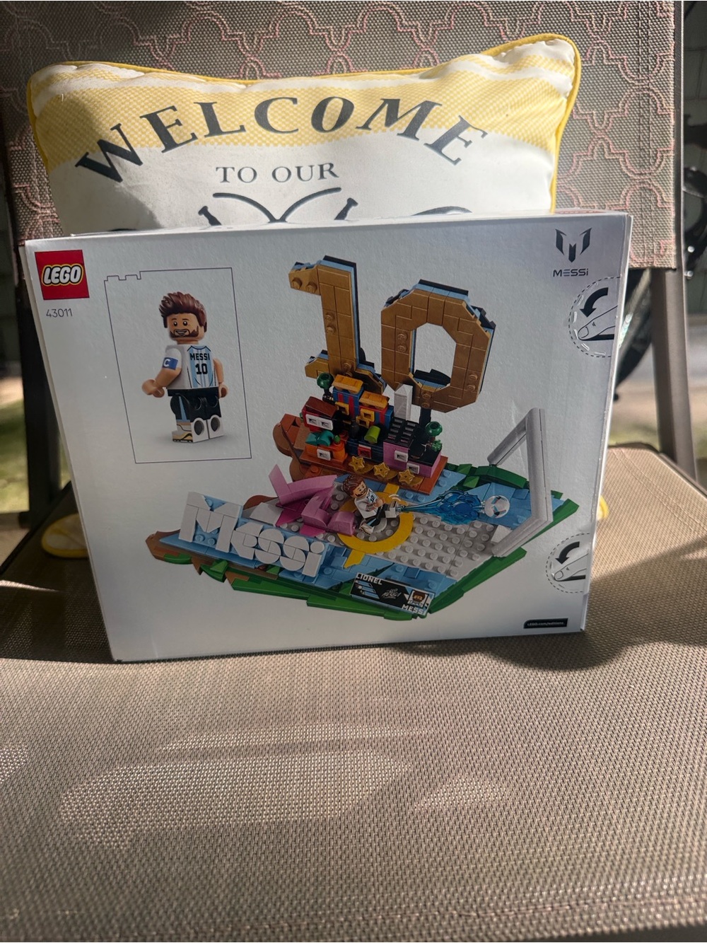 LEGO White Gold Blue Green Messi 10 Tribute Building Set